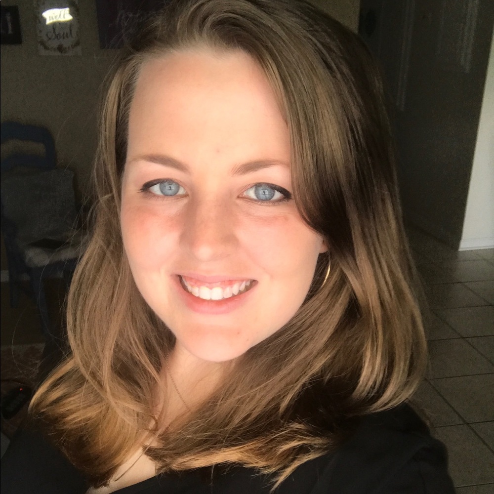 Meet your Posher, Alicia